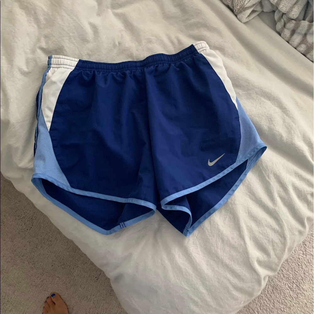 nike wmns running shorts